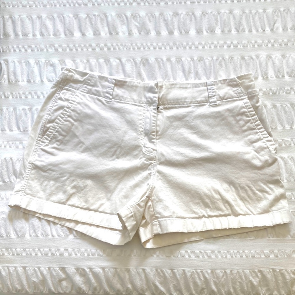 White Vineyard Vines Every Day Shorts with 3.5 inch Inseam